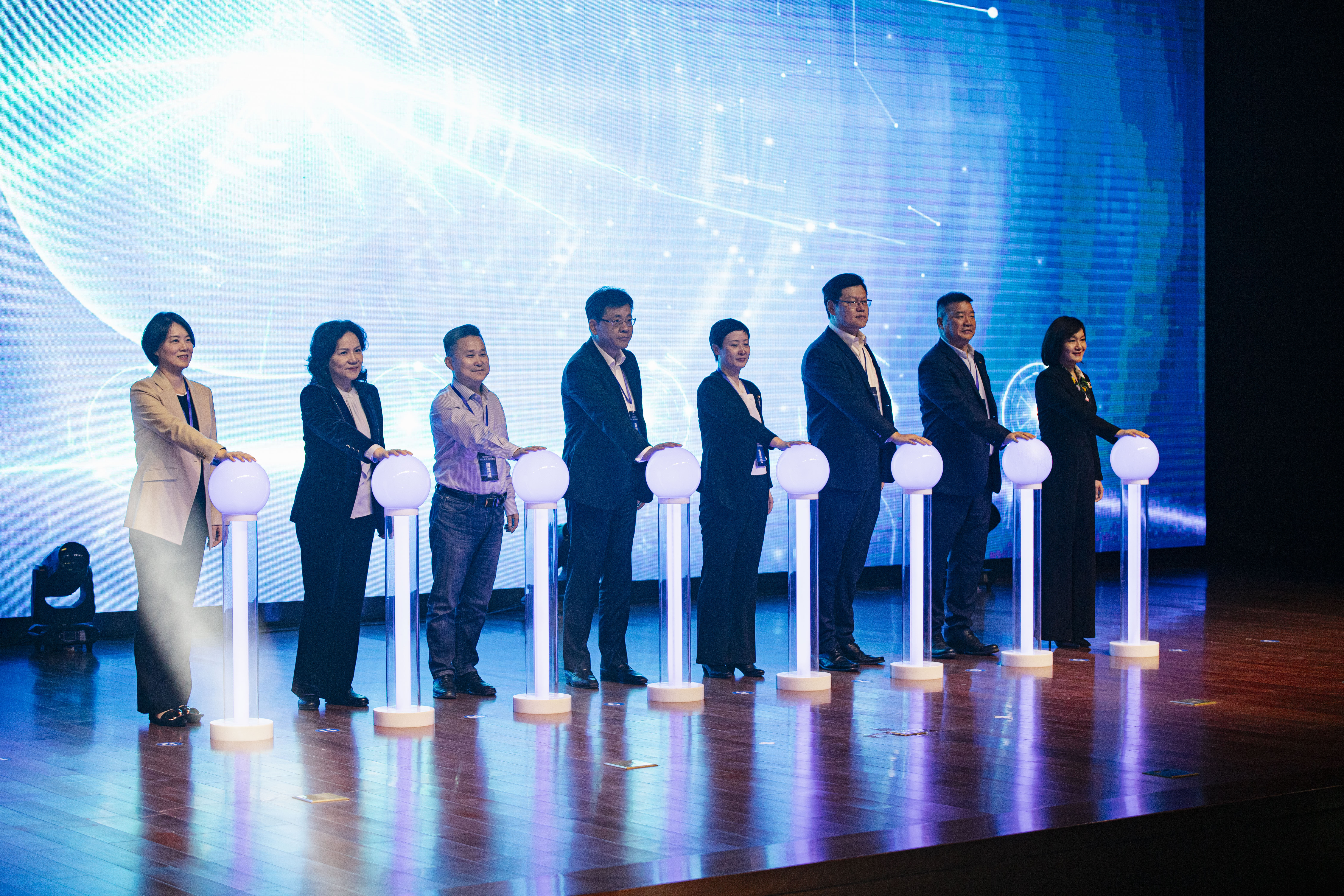 金融行業(yè)助力新能源產(chǎn)業(yè)發(fā)展啟動儀式 (2).jpg 金融行業(yè)助力新能源產(chǎn)業(yè)發(fā)展啟動儀式 (2).jpg